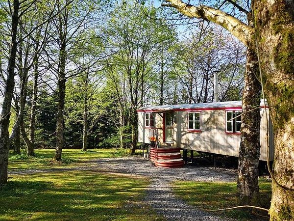 Pourquoi choisir un hébergement insolite dans un camping des Landes ?