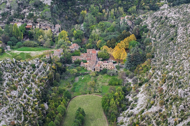 Découvrez le Top 10 des Campings Insolites dans l’Hérault pour une Aventure Unique!