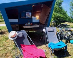 Cabanétape au bord de l'étang